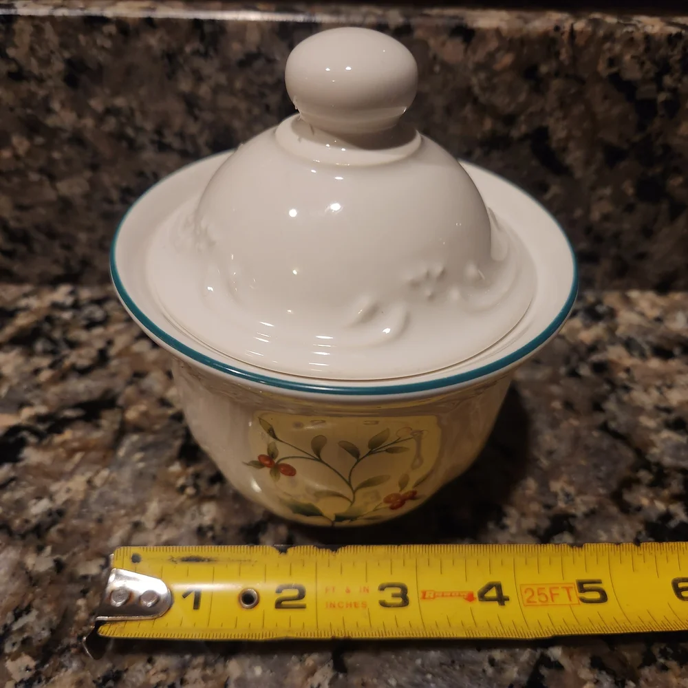 Pfaltzgraff Winterberry Sugar Bowl With Lid
